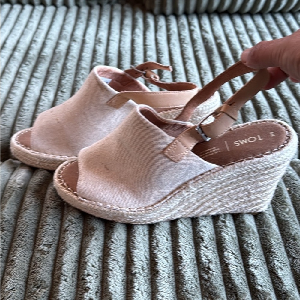 TOMS Women's Tan Wedge Heels